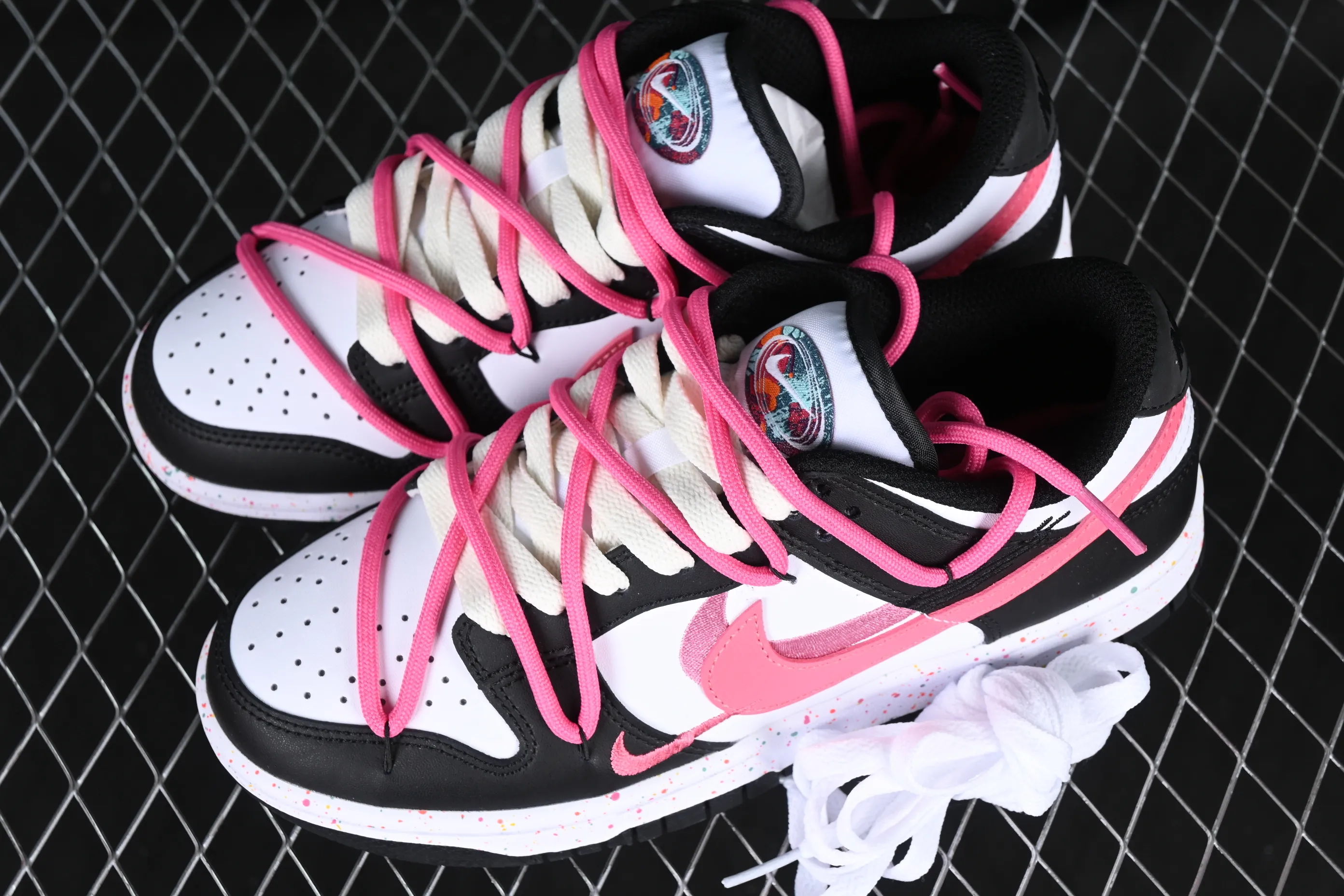 All Categories Nk SB Dunk Series Nk SB Dunk Low Low-top sneakers J version Nk Dunk Low "Multi Color" Vibrant three hooks Customized version of deconstructed strap casual sneakers FD4623-131